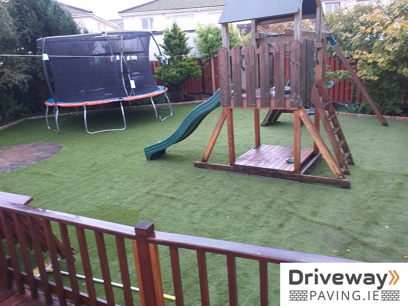 Artificial grass saggart